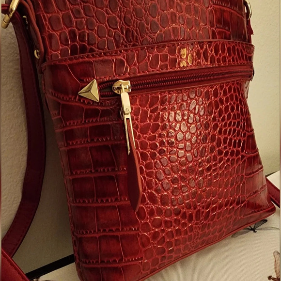 Marc Chantal Red Croc Leather Handbag Shoulder Strap Gold Accents Zip Close. - Picture 5 of 14